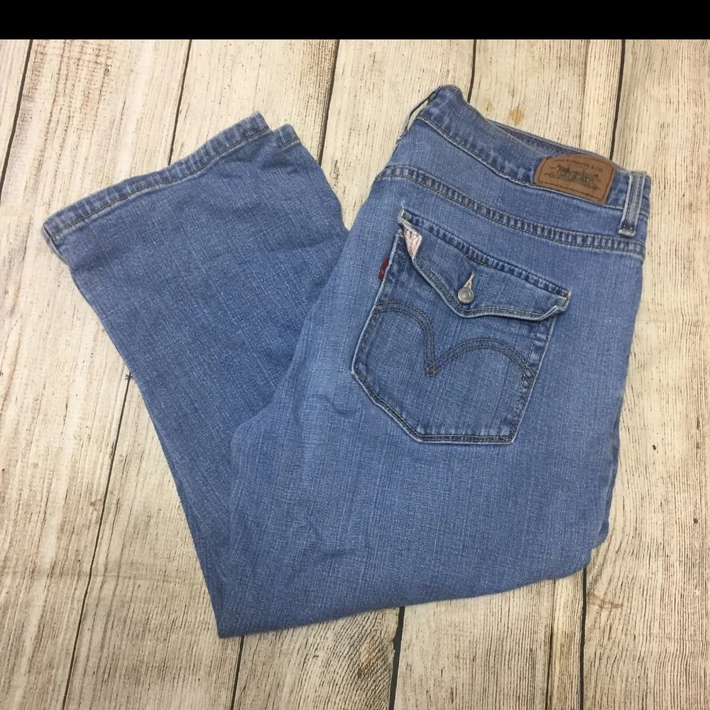 Levi's Classic Blue 515 Capri Jeans - Picture 4 of 5